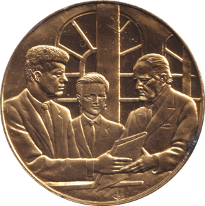 1974 SILVER GOLD PLATED WINSTON CHURCHILL USA CITIZENSHIP MEDALLION - SILVER WORLD COINS - Cambridgeshire Coins