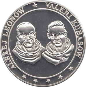1975 SILVER PROOF APOLLO - SOYUZ FLIGHT COMMEMORATIVE MEDALLION - SILVER WORLD COINS - Cambridgeshire Coins