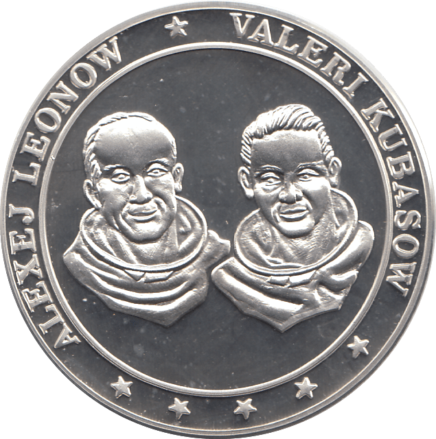 1975 SILVER PROOF APOLLO - SOYUZ FLIGHT COMMEMORATIVE MEDALLION - SILVER WORLD COINS - Cambridgeshire Coins