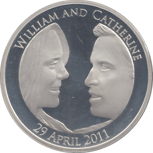 2011 SILVER £5 WILLIAM AND CATHERINE ( PROOF ) - SILVER WORLD COINS - Cambridgeshire Coins