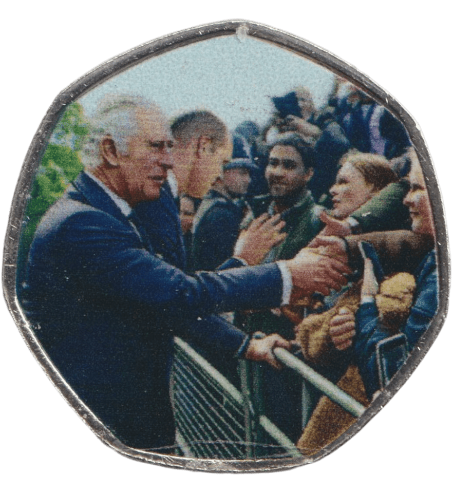 2023 50P SHAPED COIN LONG TO REIGN OVER US CHARLES III GREETING THE PUBLIC - 50P SHAPED COIN - Cambridgeshire Coins