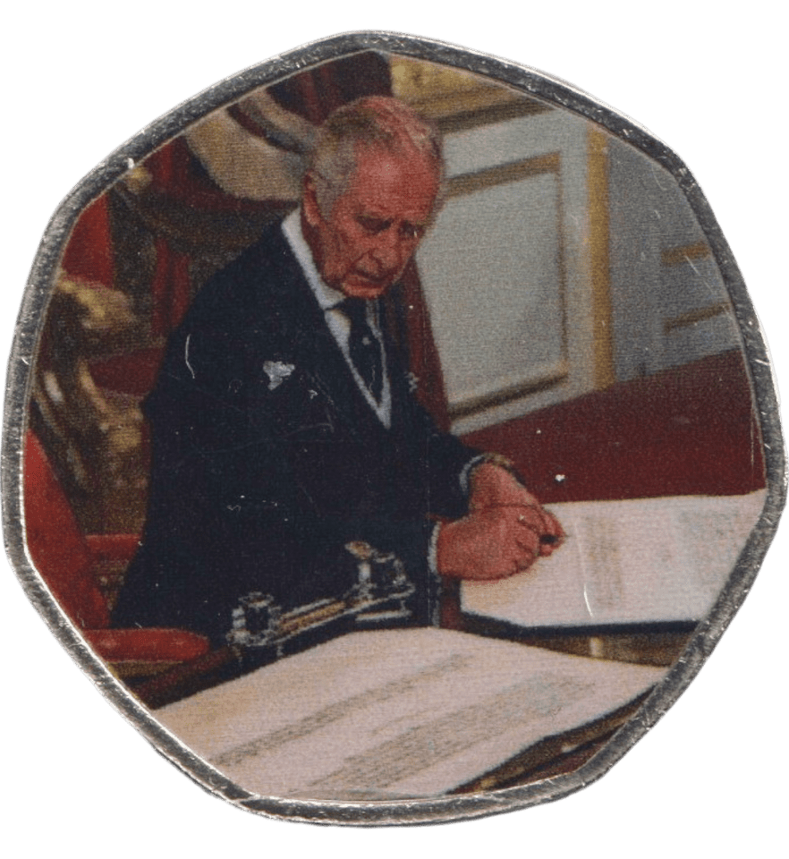 2023 50P SHAPED COIN LONG TO REIGN OVER US CHARLES III SIGNING - 50P SHAPED COIN - Cambridgeshire Coins